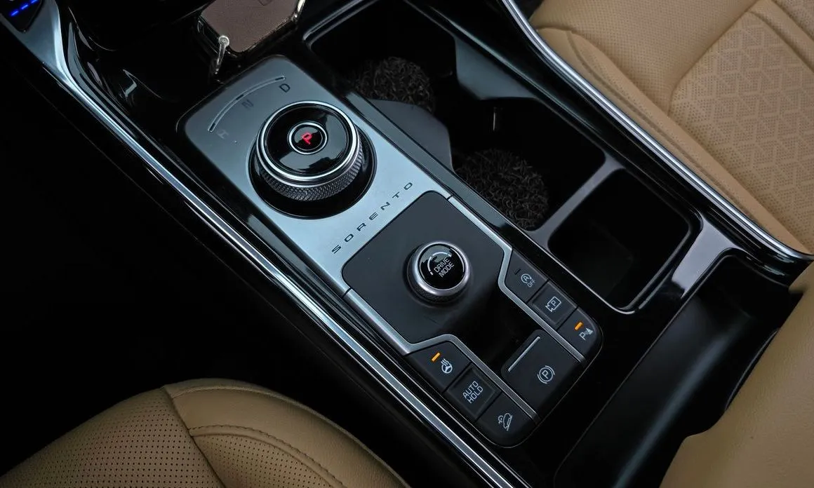 Kia Sorento — фото 7