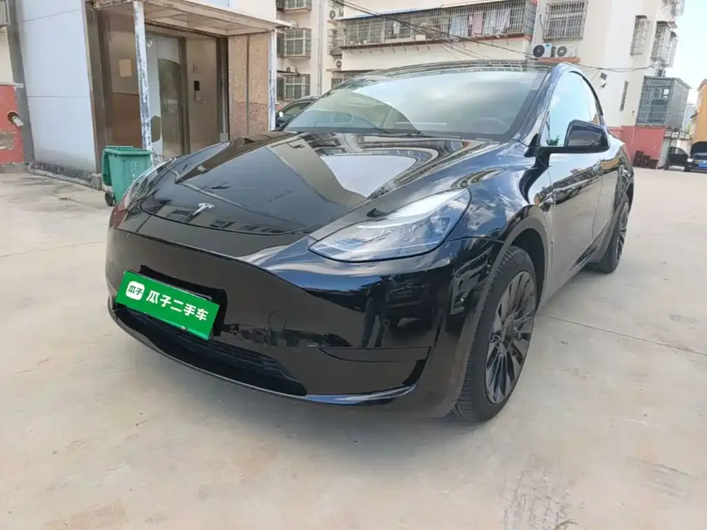 Tesla Model Y — фото 1