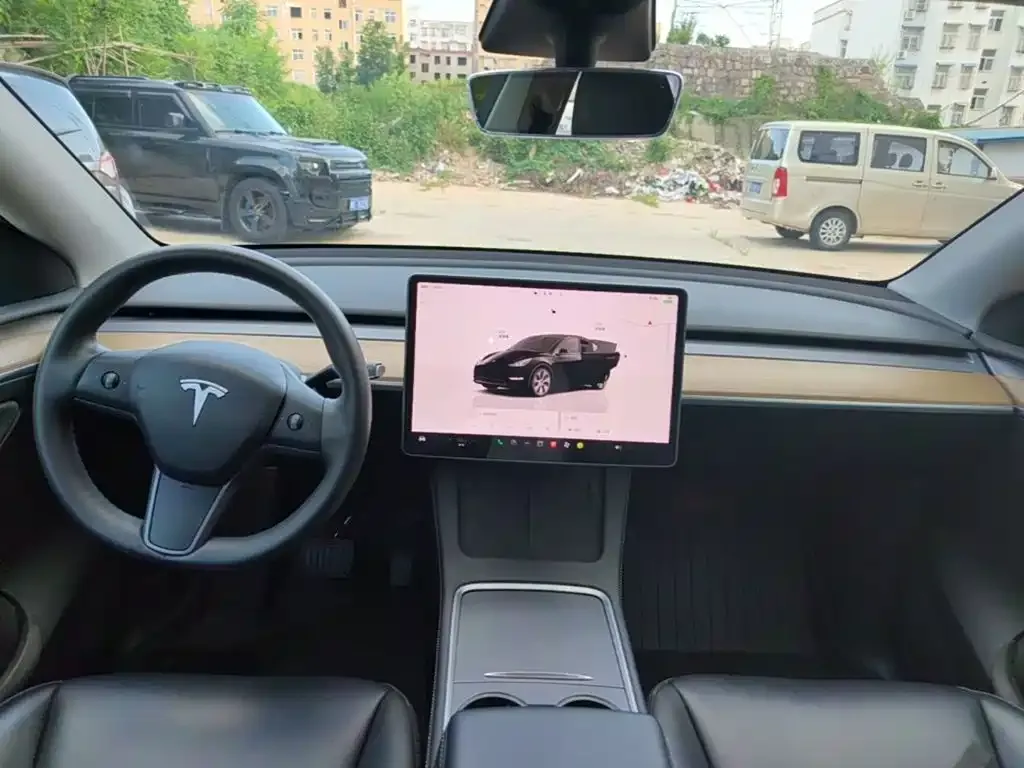 Tesla Model Y — фото 6