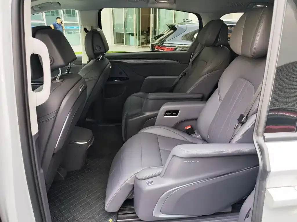 Buick GL8 Hybrid — фото 7