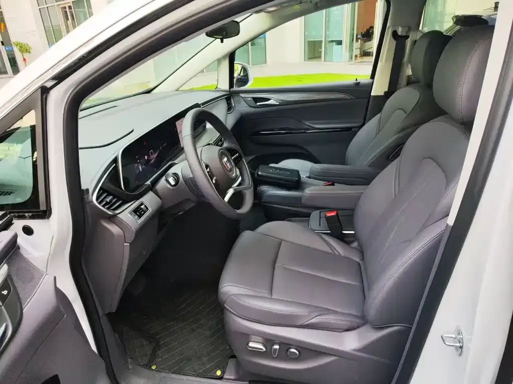 Buick GL8 Hybrid — фото 5