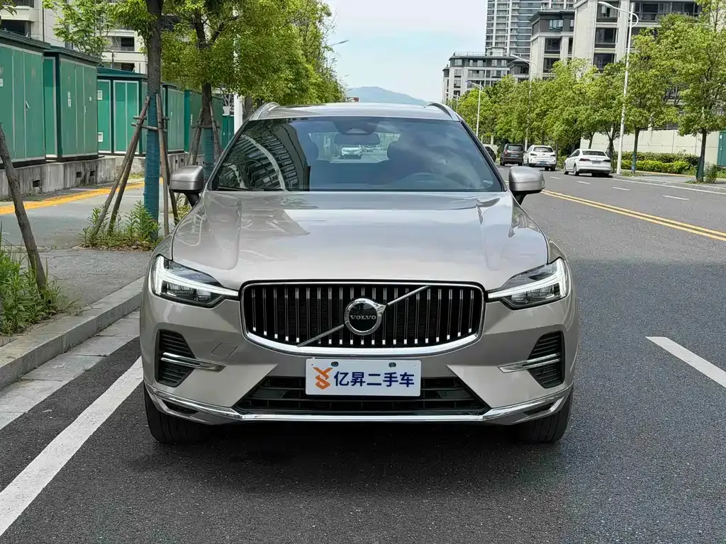 Volvo XC60 — фото 1