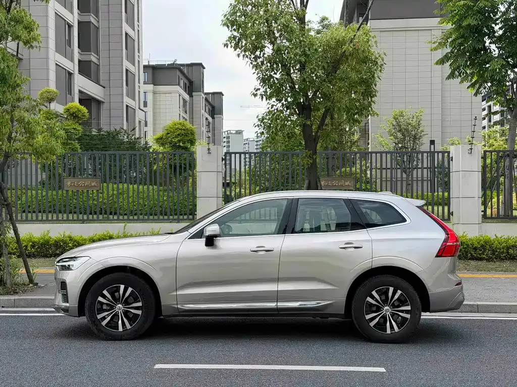 Volvo XC60 — фото 8