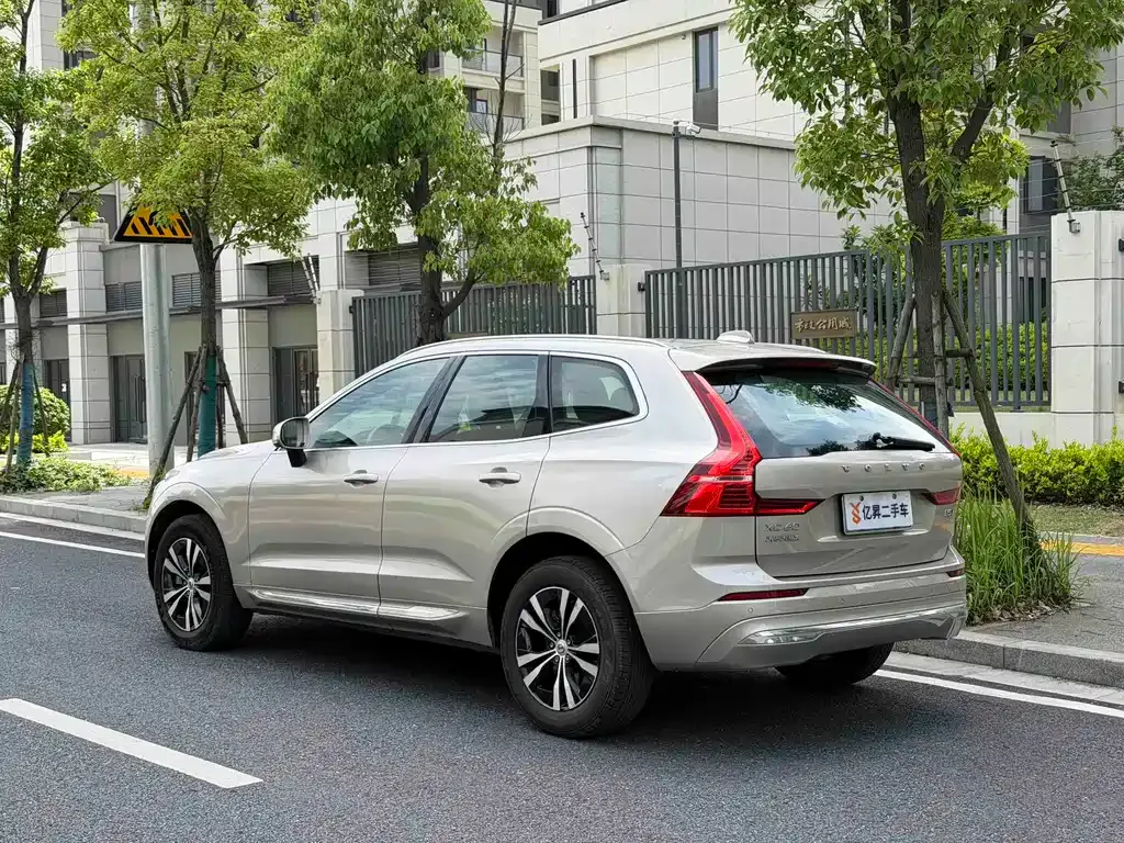 Volvo XC60 — фото 9