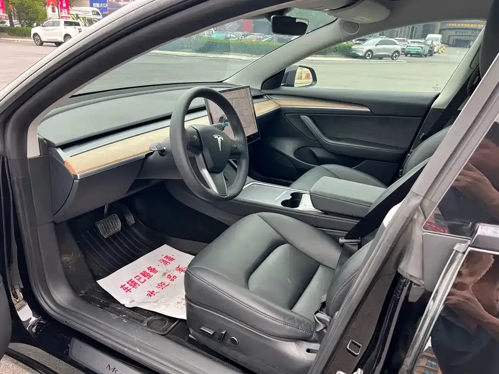 Tesla Model 3 — фото 4