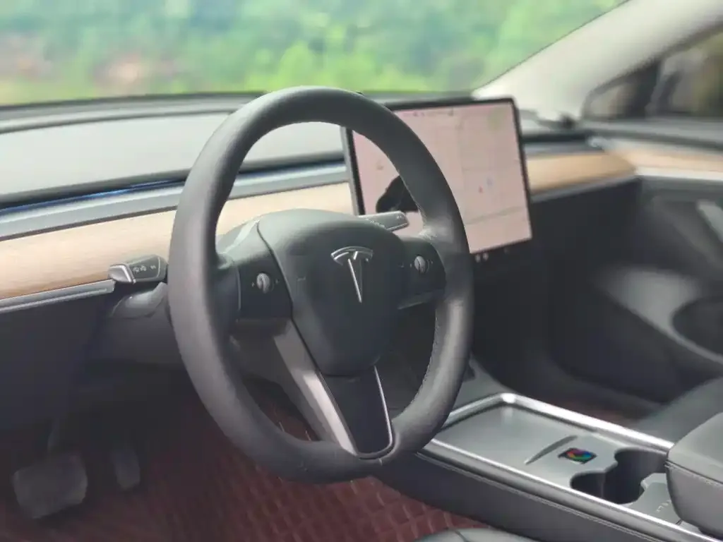 Tesla Model 3 — фото 4