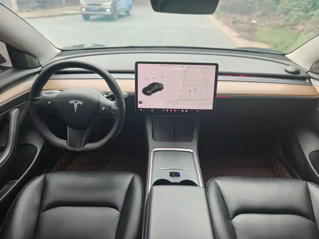 Tesla Model 3 — фото 5