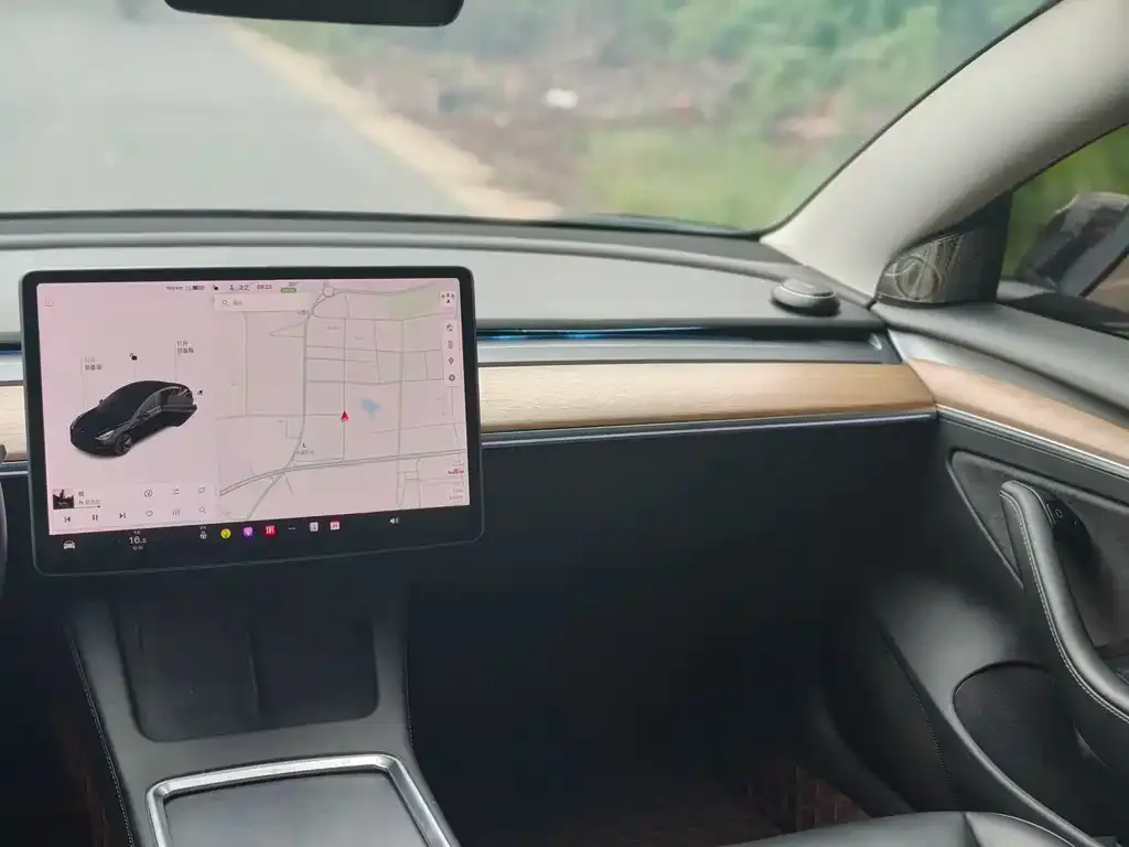 Tesla Model 3 — фото 3