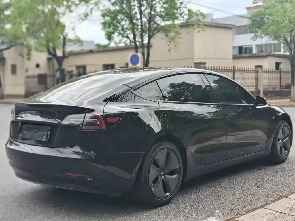 Tesla Model 3 — фото 7