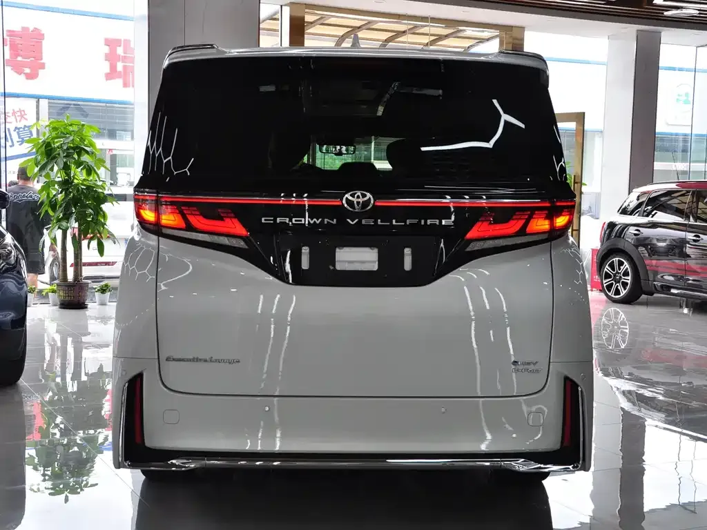 Toyota Vellfire — фото 9