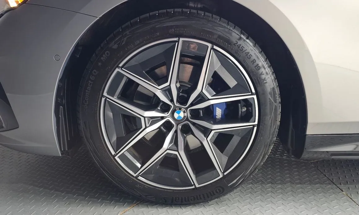 BMW 5-Series 2026 из KR, фото 4