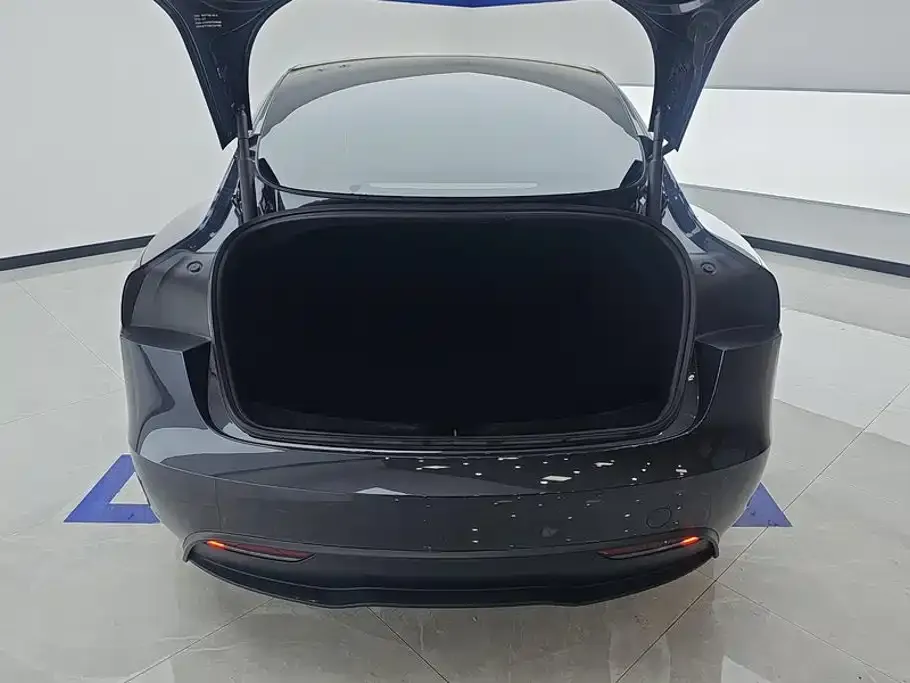 Tesla Model 3 — фото 3