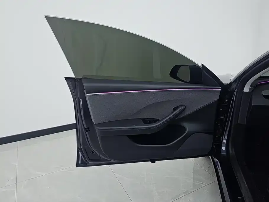Tesla Model 3 — фото 10