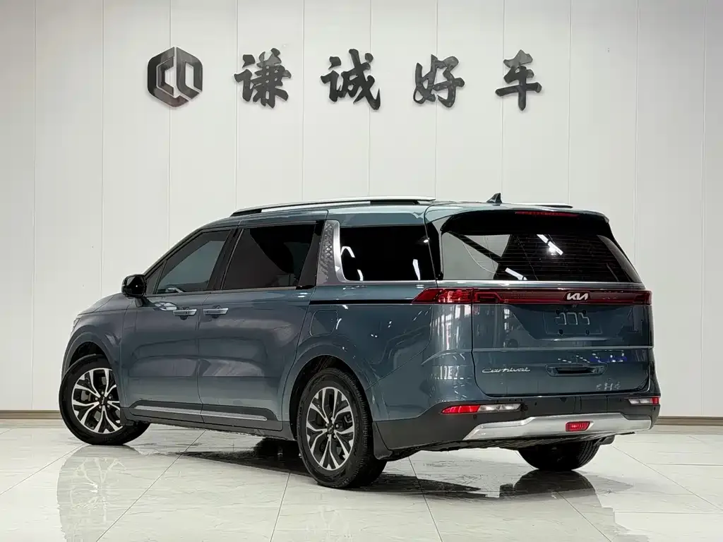 Kia Carnival — фото 4