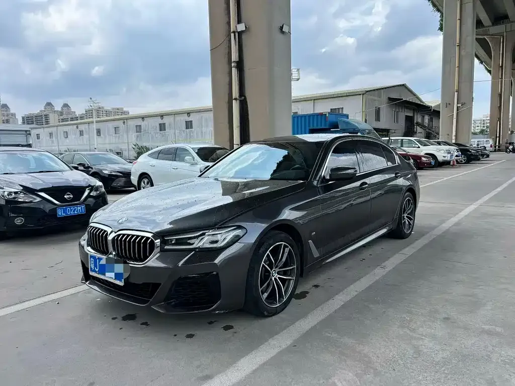 BMW 5 Series — фото 1