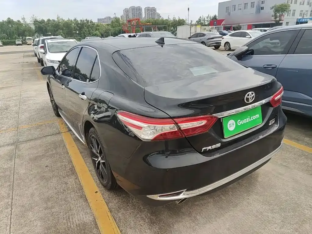 Toyota Camry — фото 5