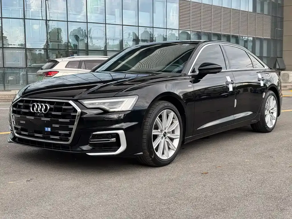 Audi A6L — фото 1