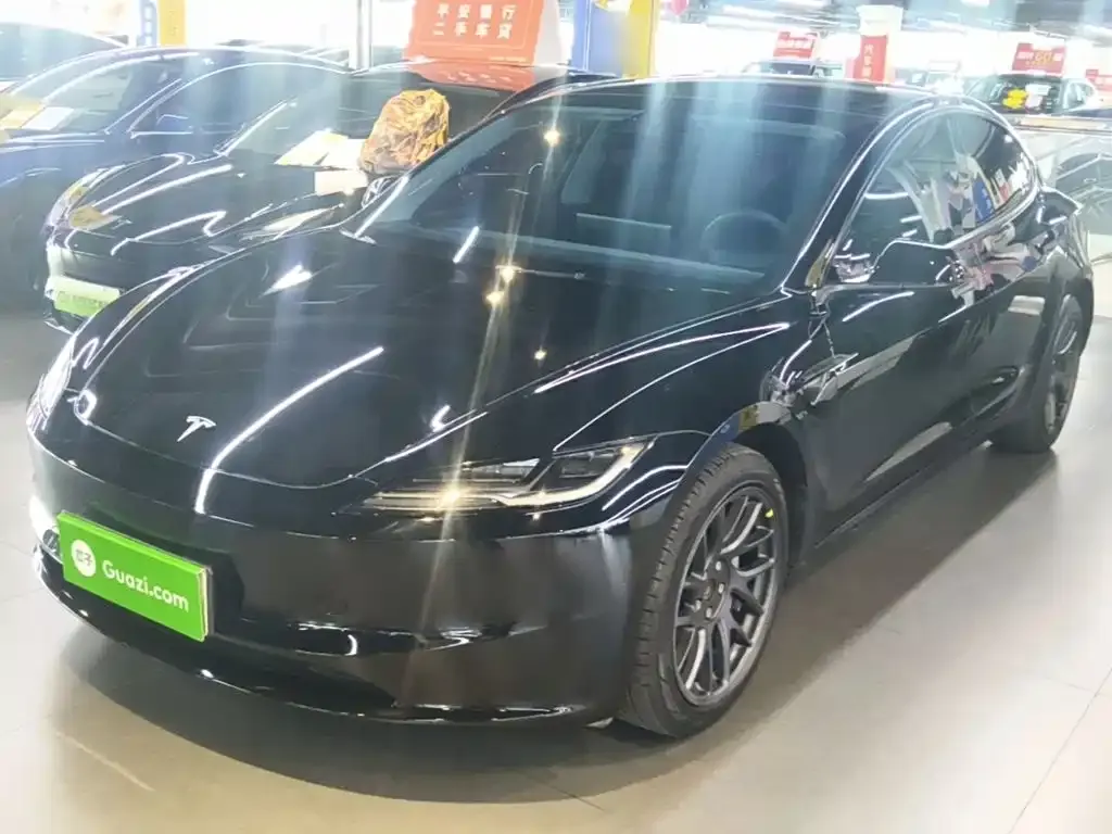 Tesla Model 3 — фото 1