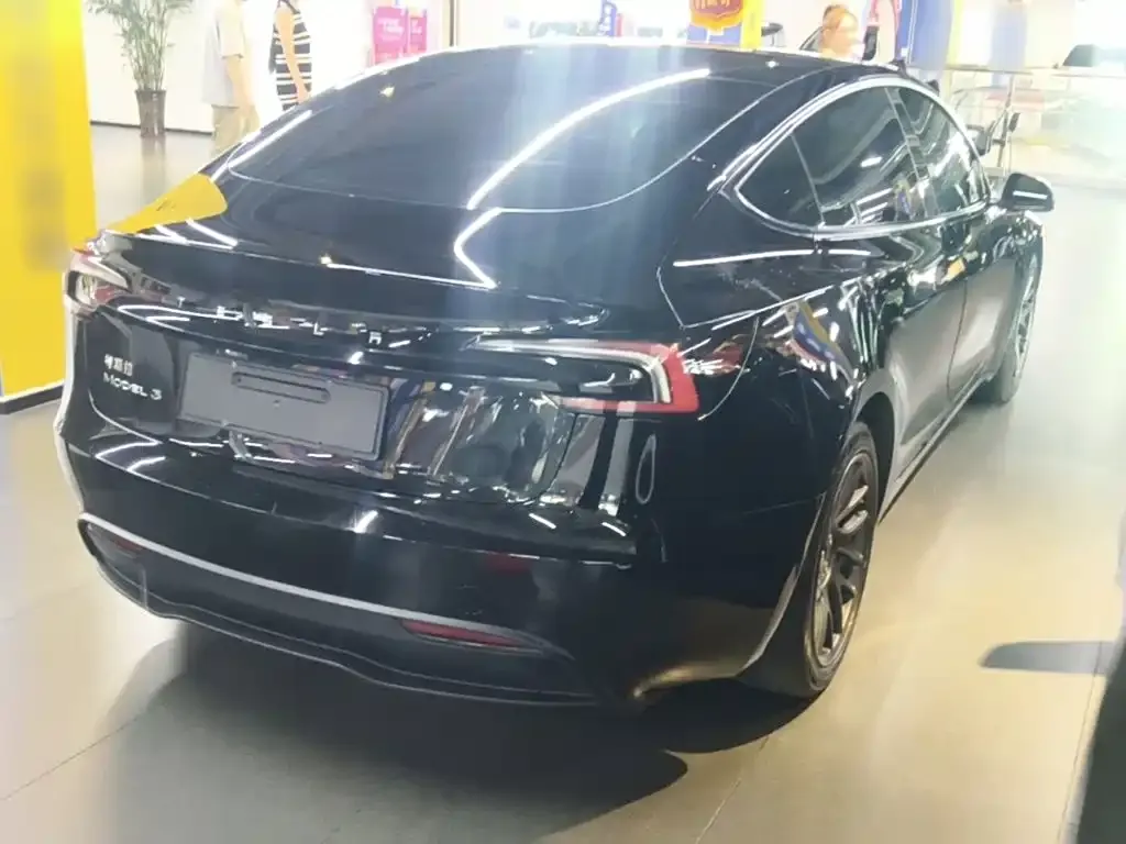 Tesla Model 3 — фото 5