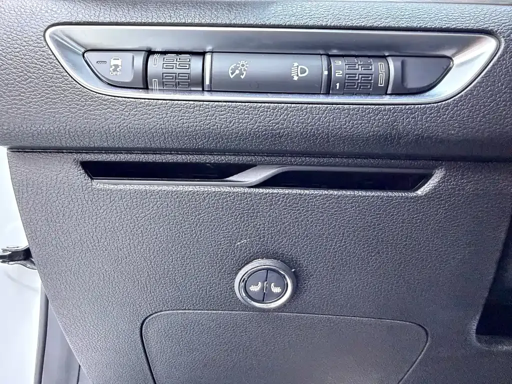 Geely Binyue — фото 10