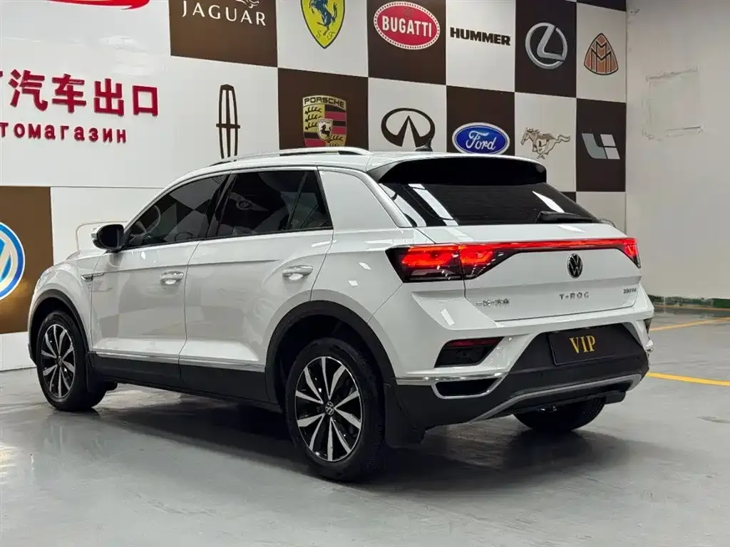Volkswagen T-Roc — фото 9