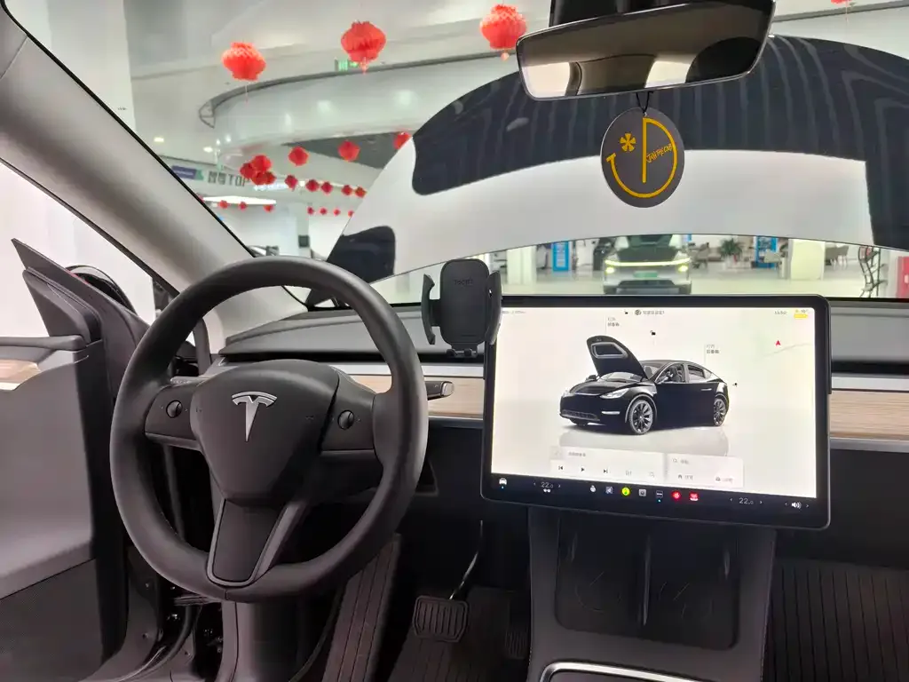 Tesla Model Y — фото 4