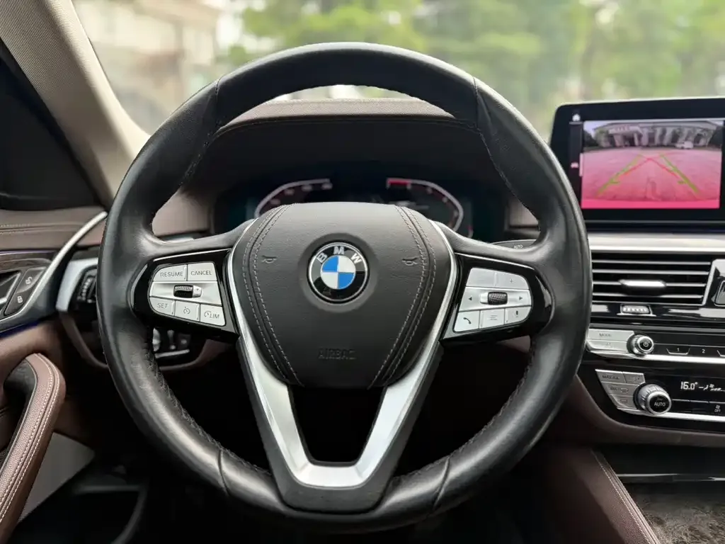 BMW 5 Series — фото 10