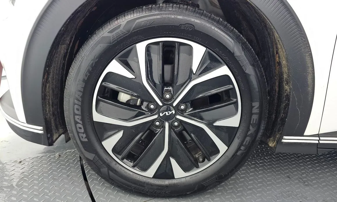 Kia EV6 — фото 10