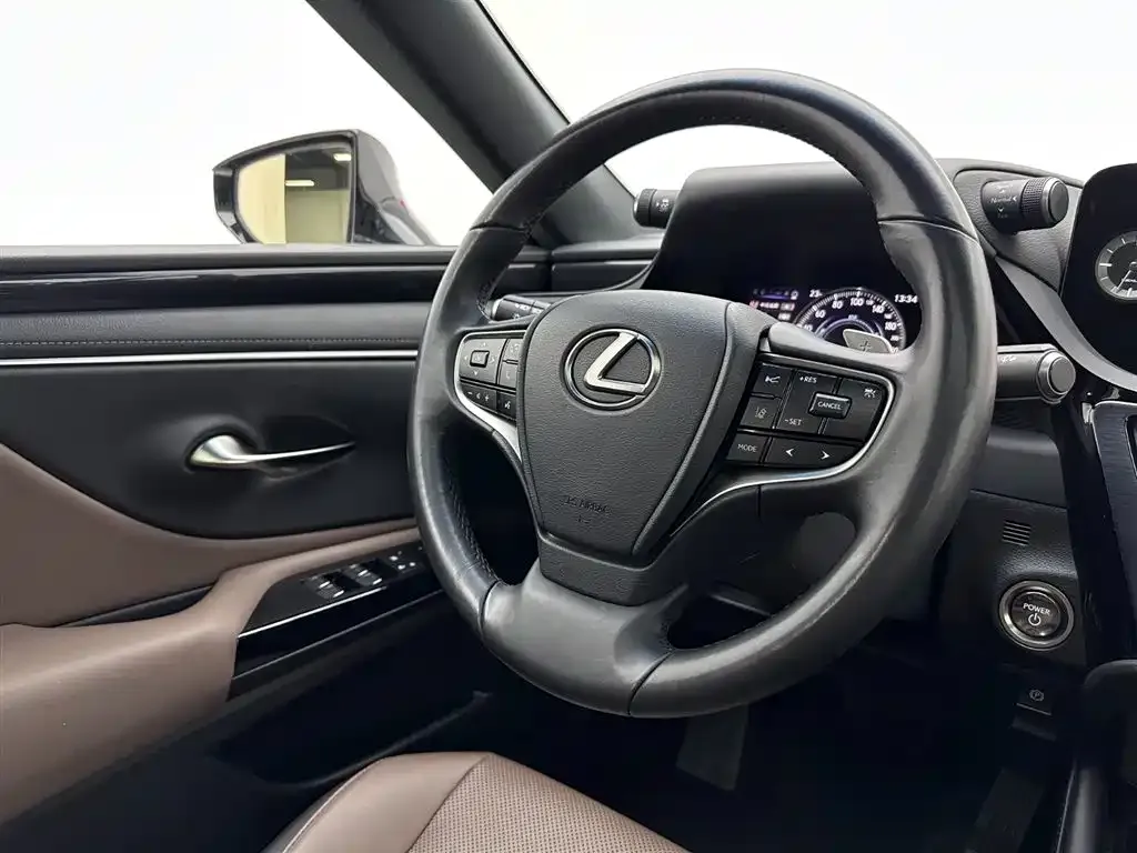 Lexus ES — фото 9