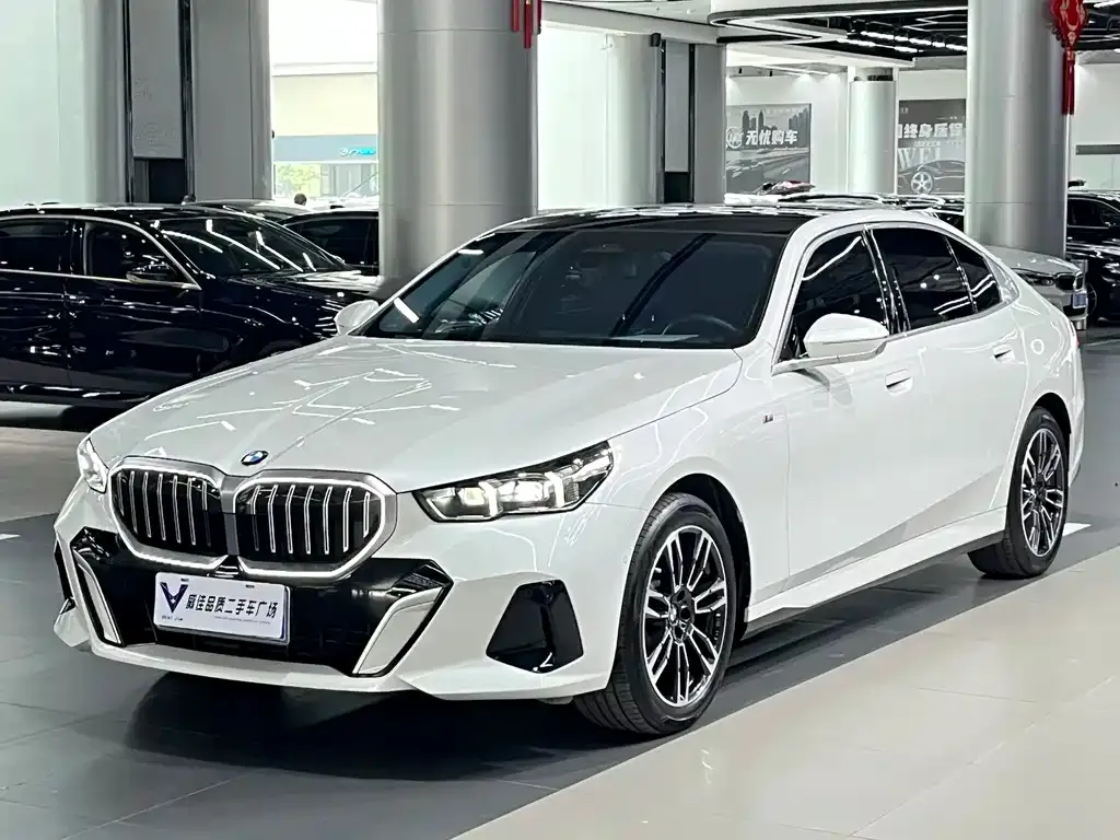 BMW 5 Series — фото 1