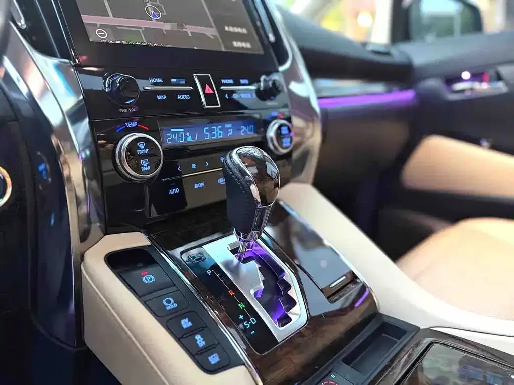 Toyota Alphard — фото 5