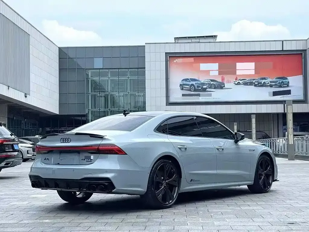 Audi A7L — фото 8
