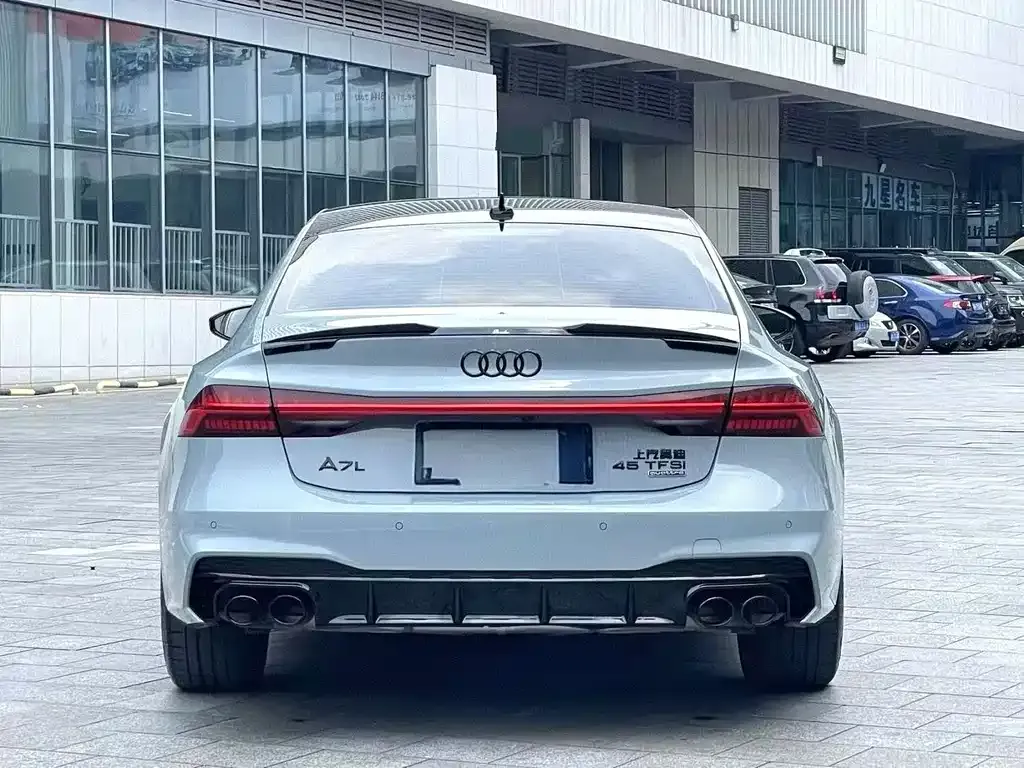 Audi A7L — фото 5