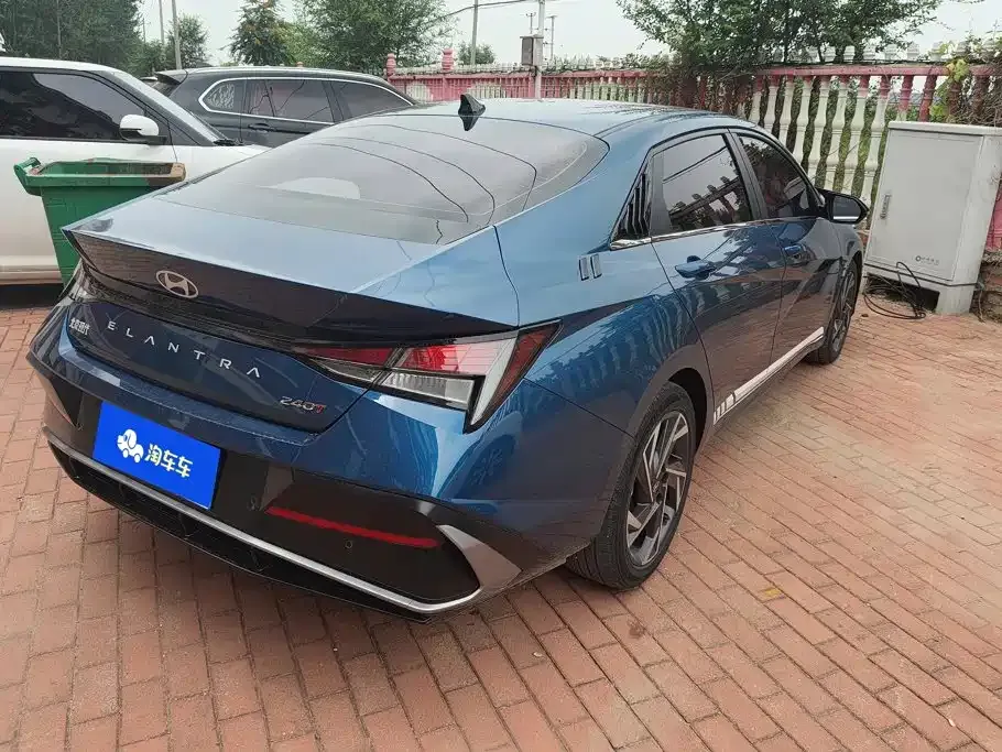 Hyundai Elantra — фото 8