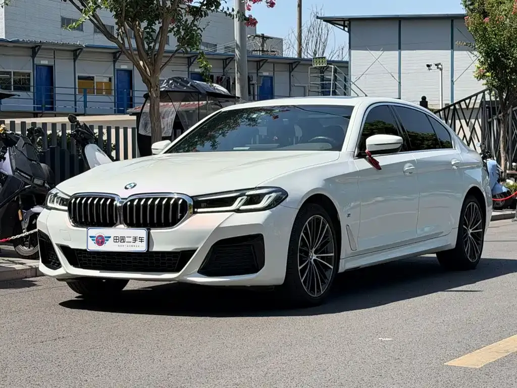 BMW 5 Series — фото 1