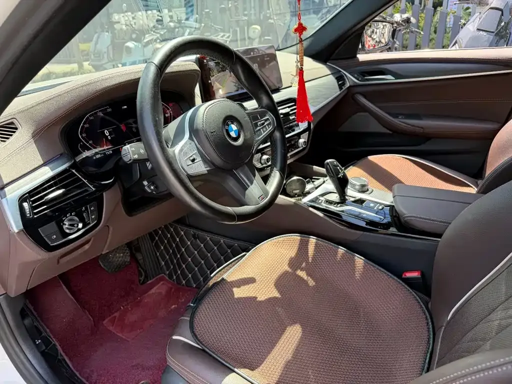 BMW 5 Series — фото 10