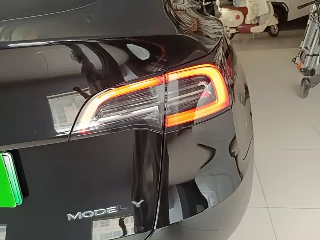 Tesla Model Y — фото 4
