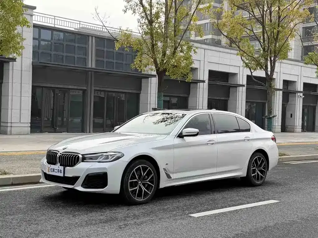 BMW 5 Series — фото 1
