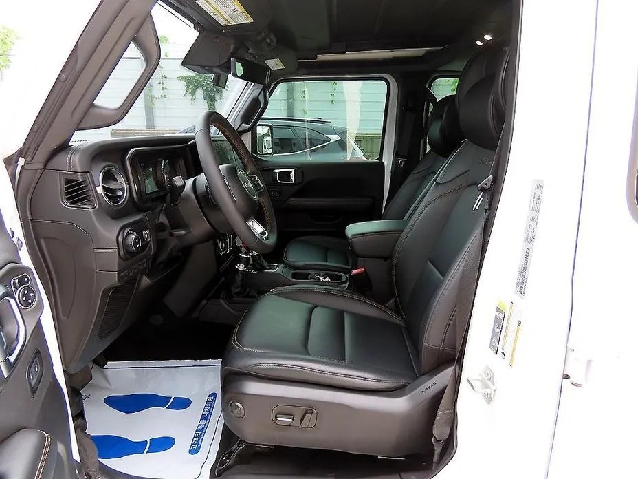 Jeep Wrangler 2024 из KR, фото 2