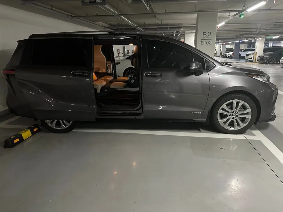 Toyota Sienna 2021 из KR, фото 2