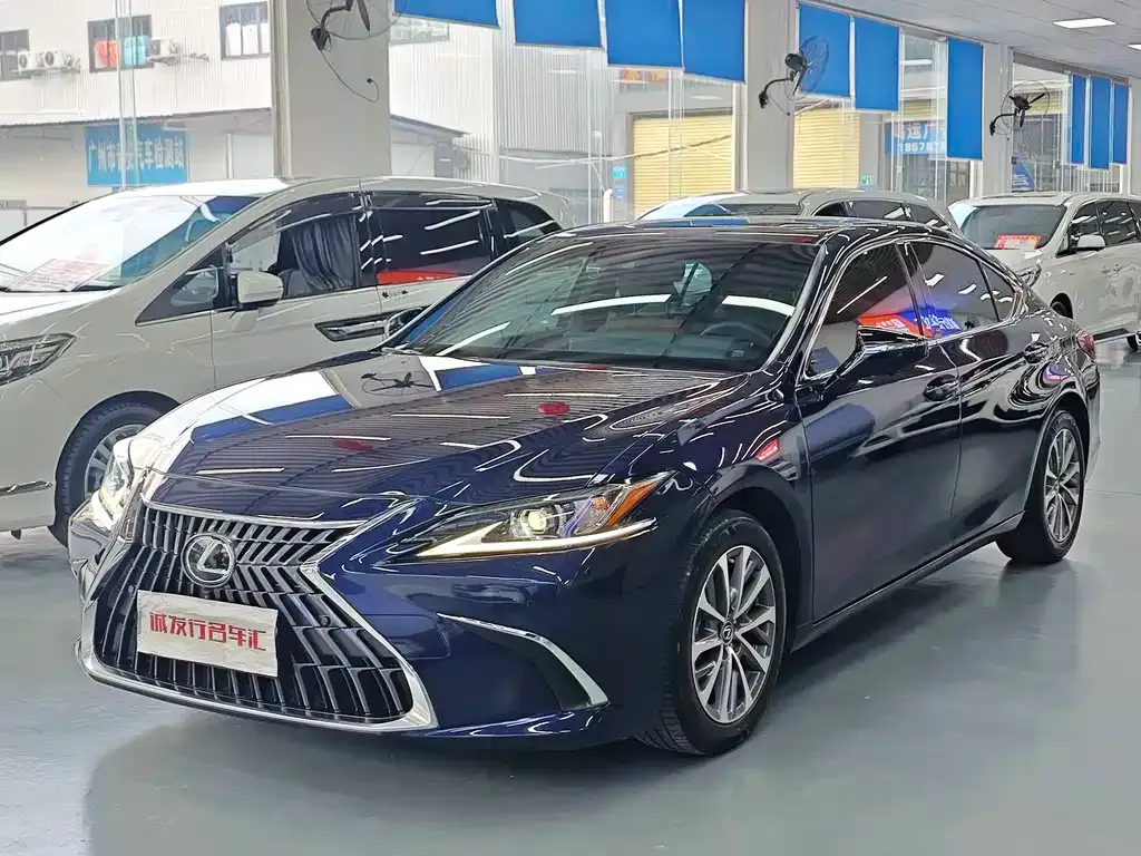 Lexus ES — фото 1