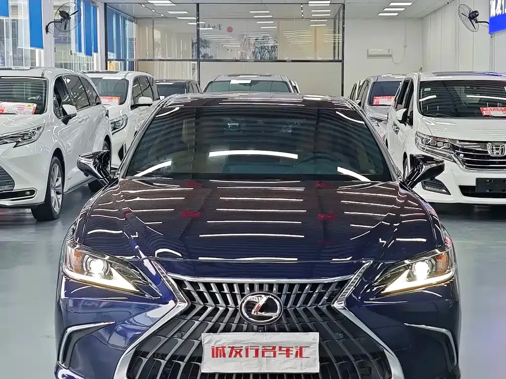 Lexus ES — фото 10