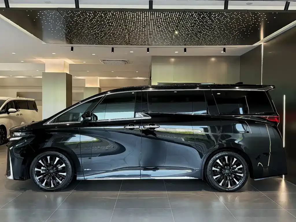Toyota Vellfire — фото 10