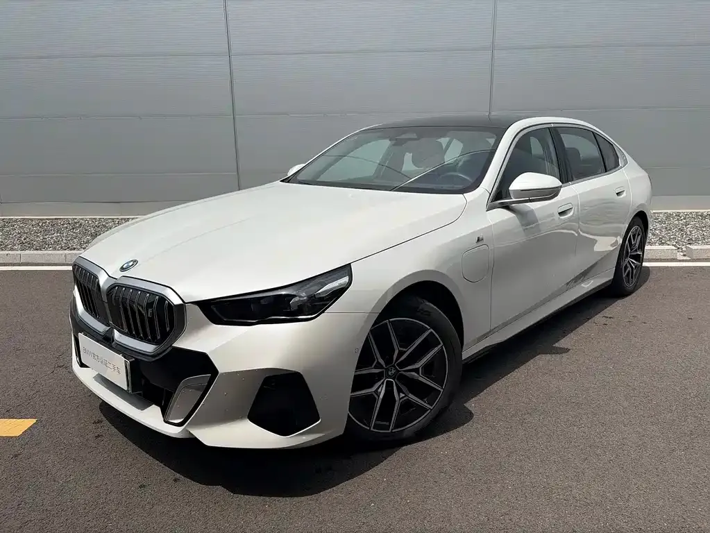 BMW i5 — фото 1