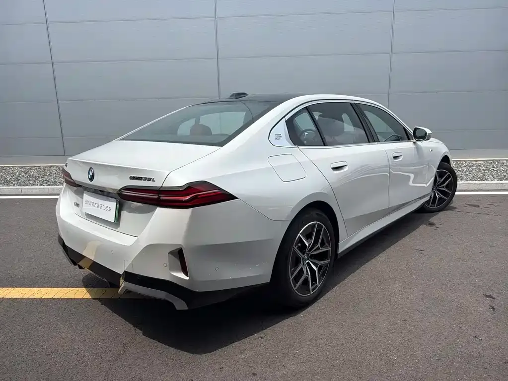 BMW i5 — фото 2