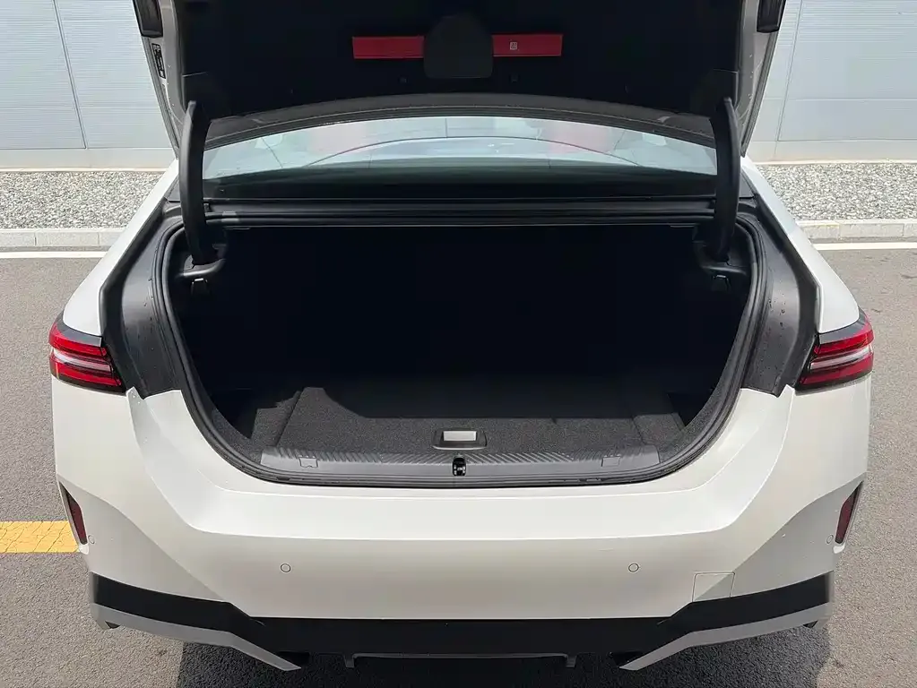 BMW i5 — фото 8