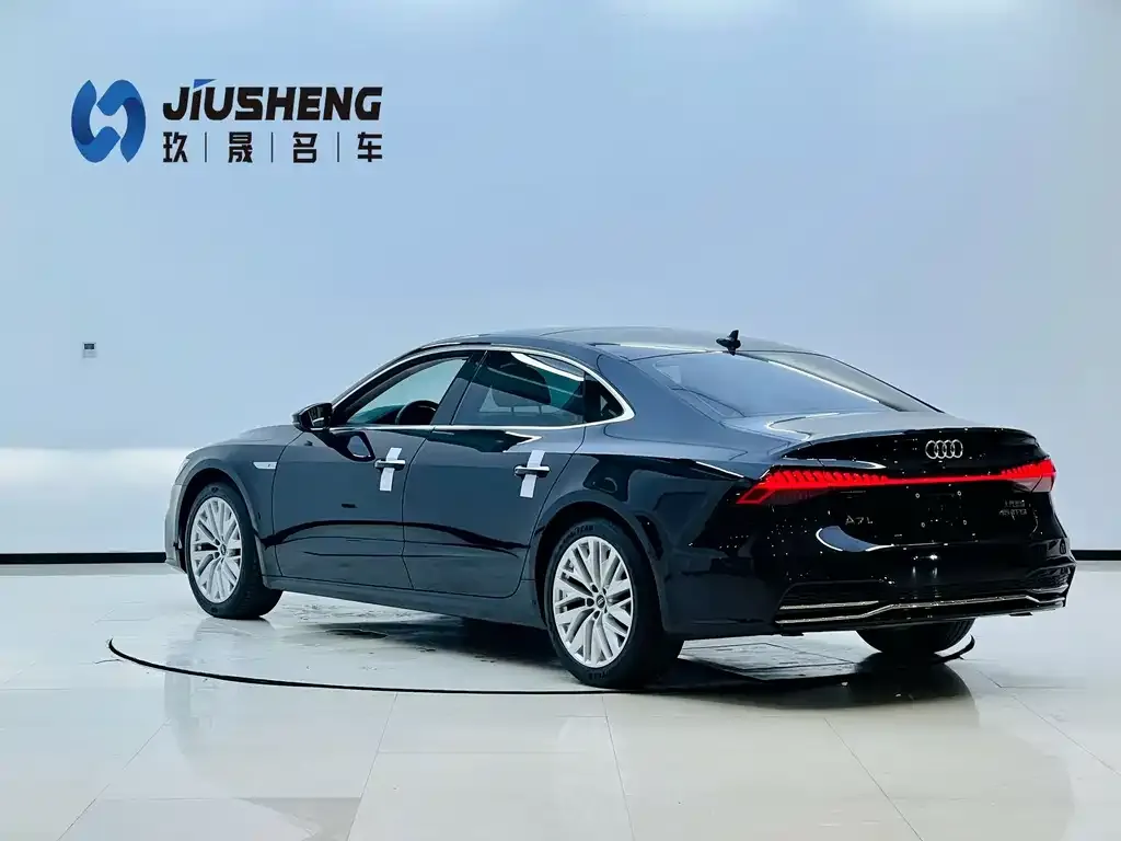 Audi A7L — фото 10