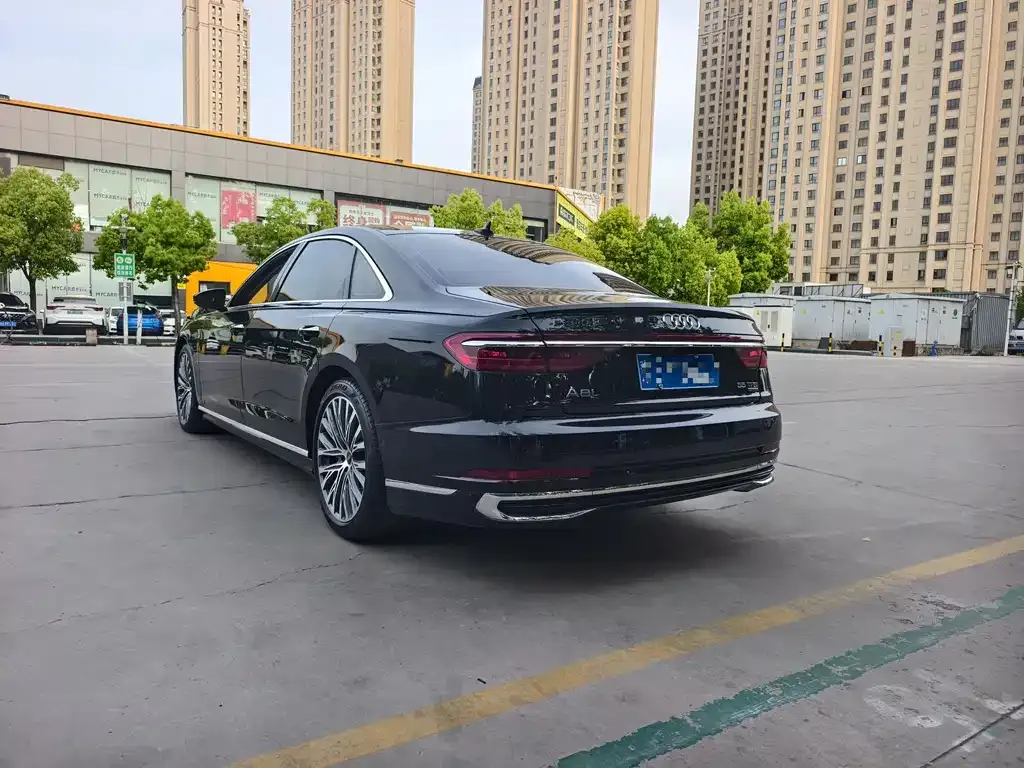 Audi A8 — фото 4