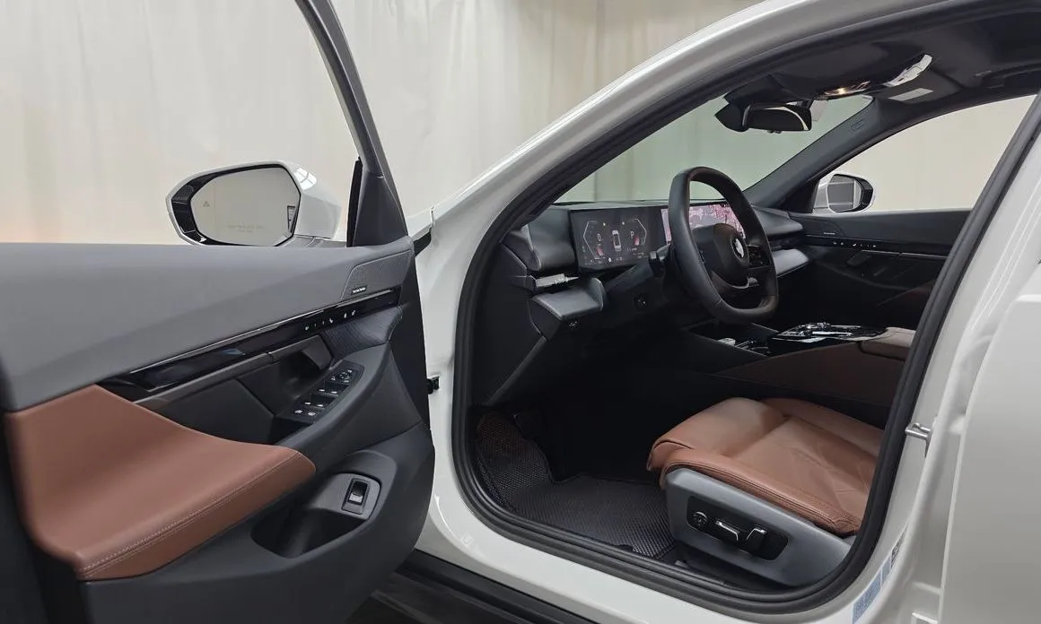 BMW 5-Series 2024 из KR, фото 4