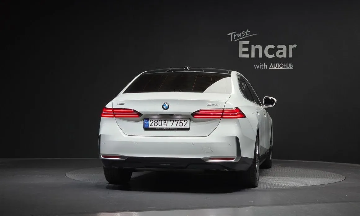 BMW 5-Series 2024 из KR, фото 2